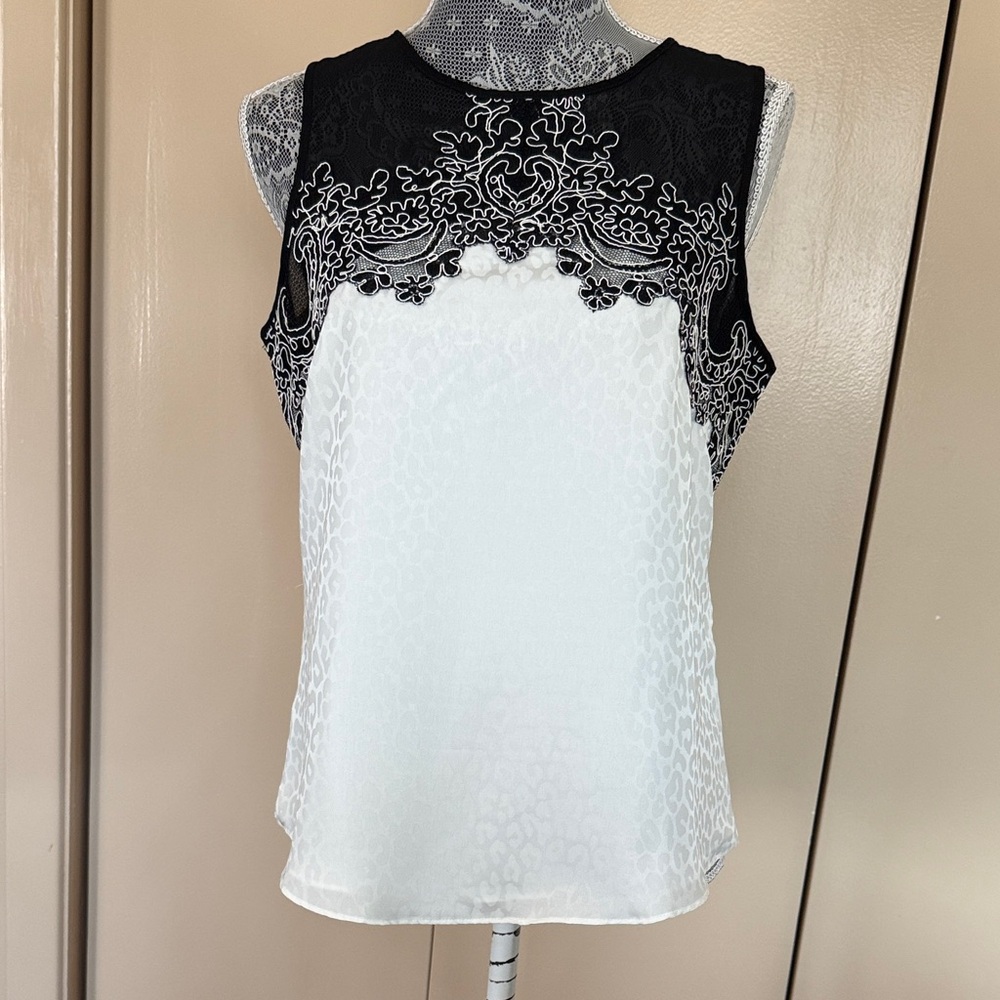White House Black Market Black & White Lace Yoke Sleeveless Camisole
